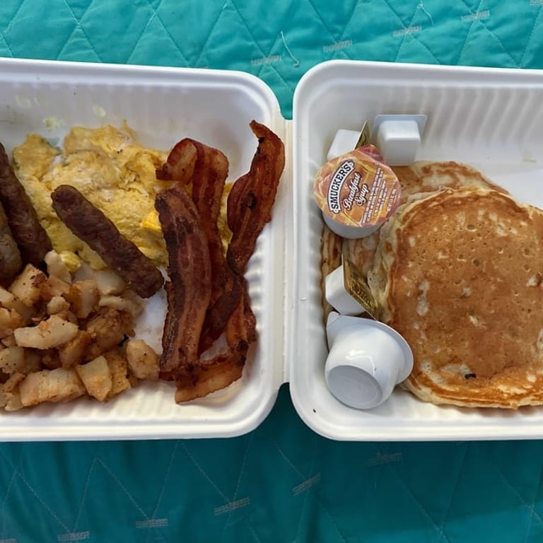 Fresh Chef Salad: A Diner Delight